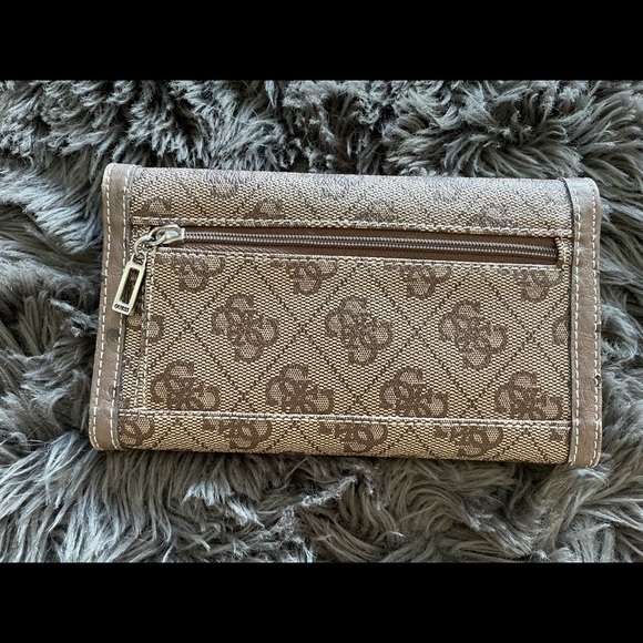 Guess Wallet - Picture 2 of 3